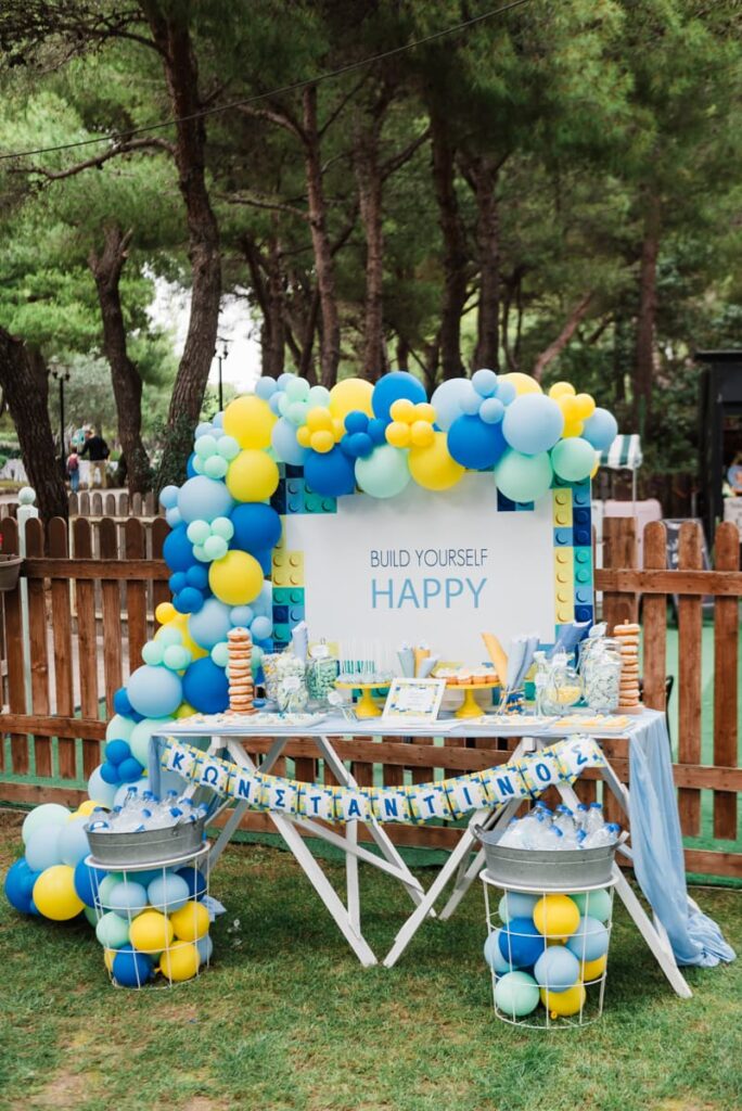 Καλλιτεχνική αποτύπωση διακόσμησης βάπτισης Lego στο κτήμα La Foret