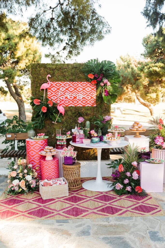 Λεπτομέρειες στολισμού για Βάπτιση στο Golf Γλυφάδας με σύγχρονη αισθητική.