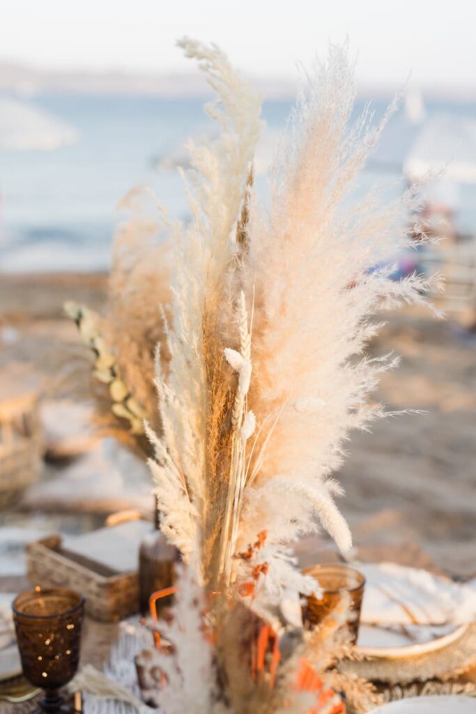Επαγγελματική φωτογράφιση boho βάπτισης δίπλα στο κύμα