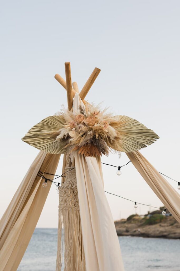 Διακόσμηση βάπτισης boho στυλ με pampas grass και terracotta
