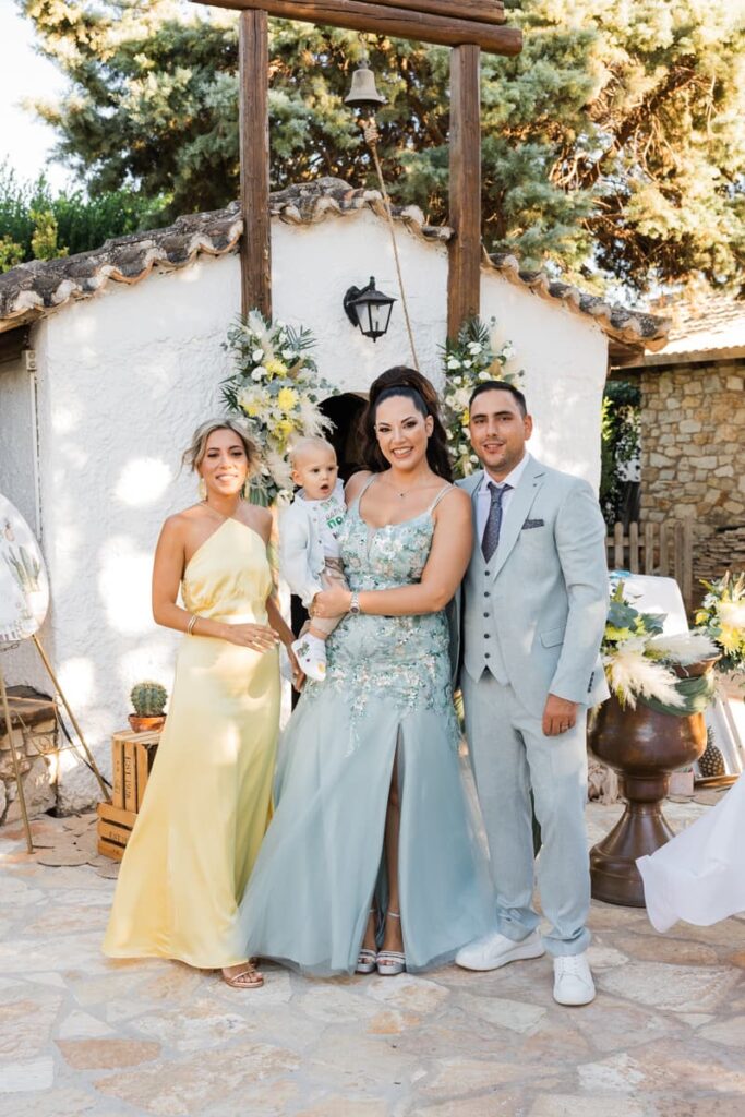 Οικογενειακό πορτρέτο από φωτογράφο βάπτισης στην Παιανία