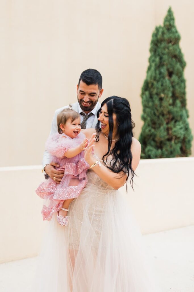 Αυθόρμητες στιγμές βάπτισης στην Παναγία Φανερωμένη στη Βουλιαγμένη